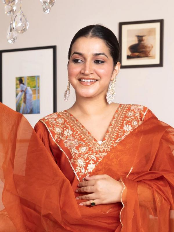 VP 9745 P Peach Kalidaar Festive Anarkali Set Suits